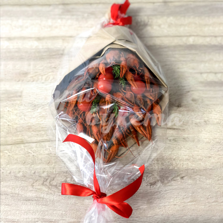 Букет из раков, томатов и розмарина (в упаковке)