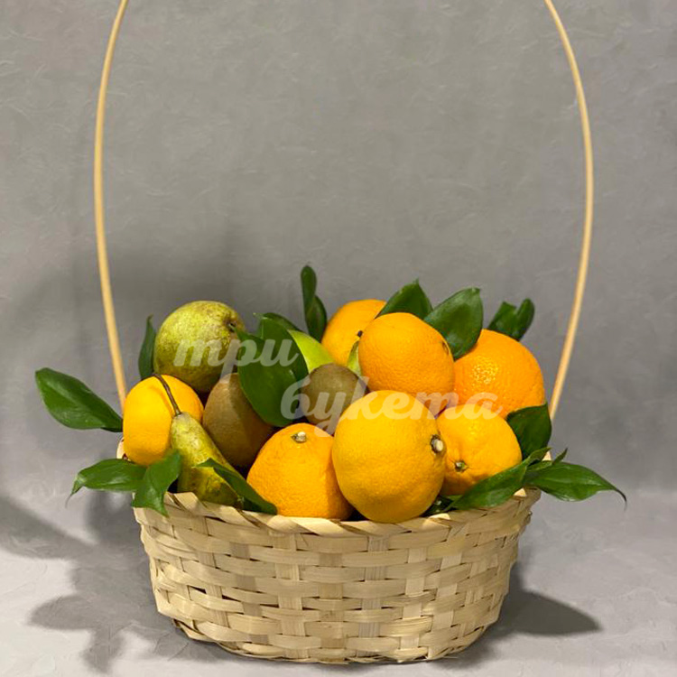 Корзинка с цитрусовыми и киви