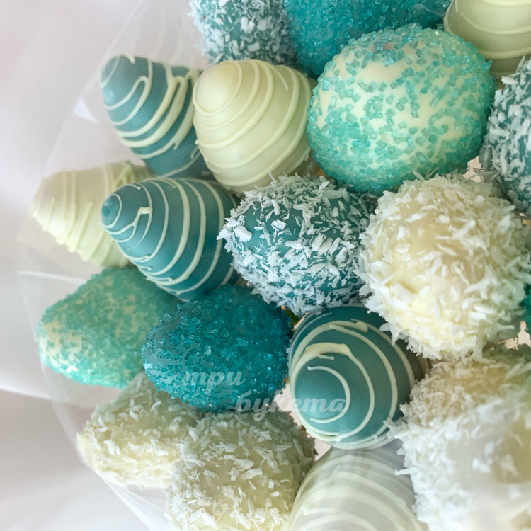 Букет из 19 клубник в шоколаде (крупный план)